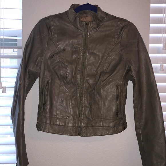 Leather jacket - Picture 2 of 4